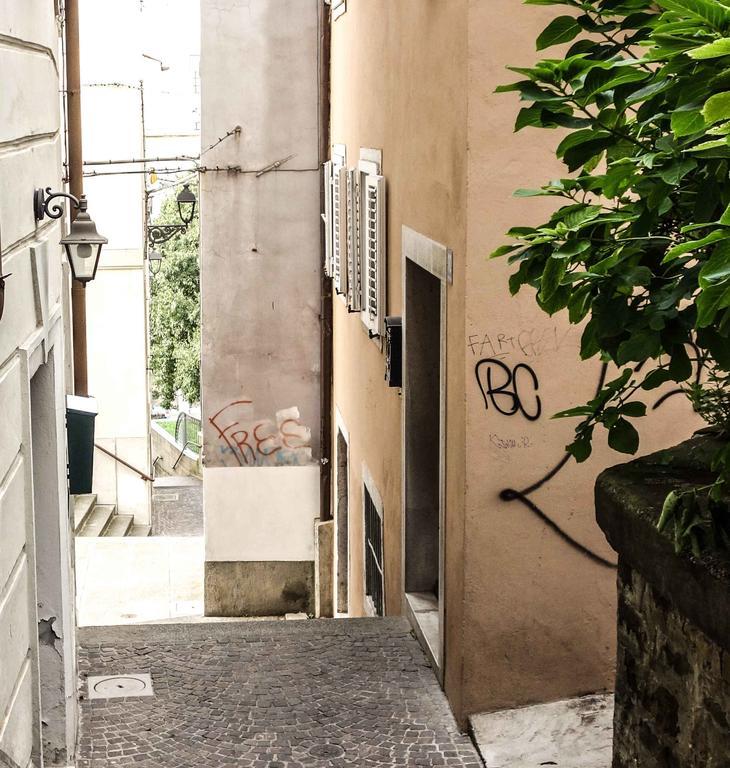 Casa Vacanze All'Angolo Trieste Luaran gambar
