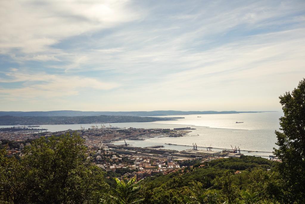 Casa Vacanze All'Angolo Trieste Luaran gambar