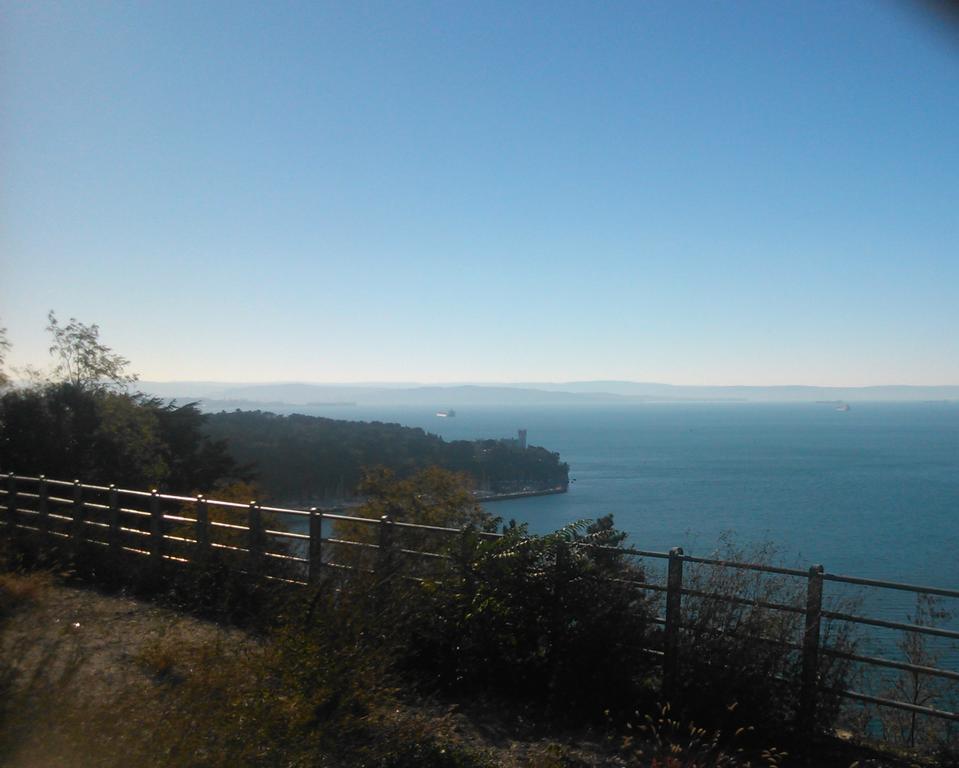 Casa Vacanze All'Angolo Trieste Luaran gambar